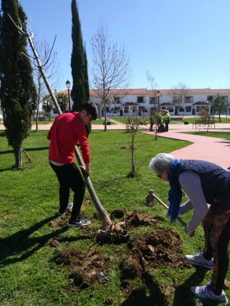 Imagen: La Diputación de Badajoz celebra el Día Internacional de los Bosques con la plantación de árboles...