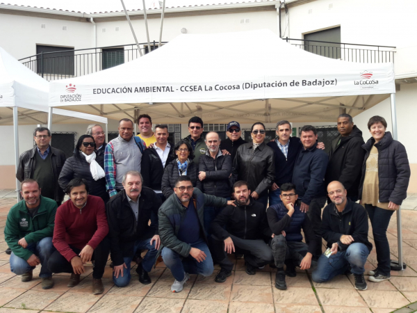 Imagen: Participantes del Programa Voluntarios Expertos de FELCODE visitan las instalaciones de la finca ...