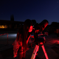 Cerca de 400 personas disfrutan del cielo nocturno gracias a las observaciones astronómicas de la Diputación de Badajoz