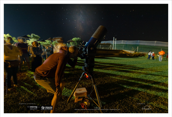 Imagen: Más de 400 personas han disfrutado del cielo nocturno gracias a las observaciones astronómicas de...