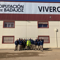 La escuela profesional &quot;Montijo te cuida V&quot; vista el Vivero Provincial de la Diputación de Badajoz