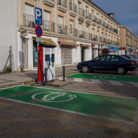 Los puntos de recarga para vehículos eléctricos de Alburquerque, Fuente de Cantos, Jerez de los Caballeros, Llerena y Monesterio entran en funcionamiento