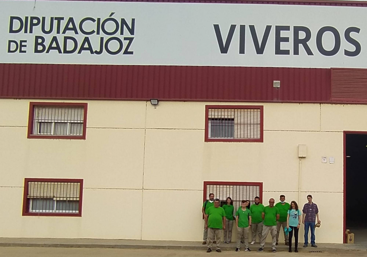 El Vivero Provincial de Badajoz recibe la visita del alumnado del Programa Colaborativo Rural Alconera Verde