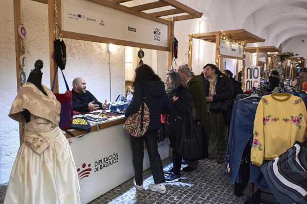 Imagen: El evento "Tejiendo Futuro" organizado por la Diputación de Badajoz abrió las puertas a la moda s...