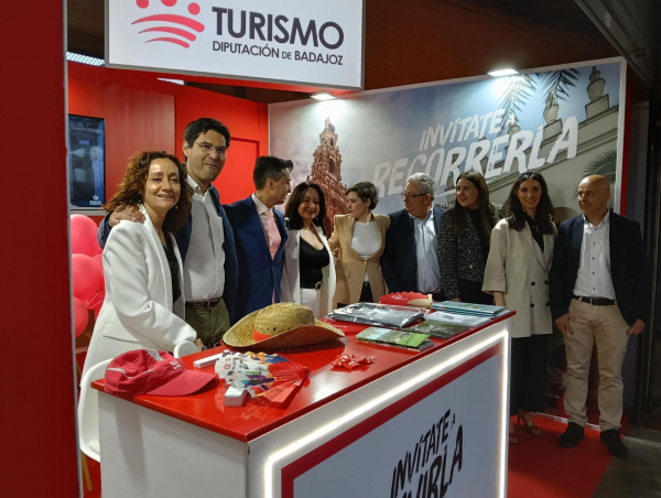 Imagen: La Diputación promociona el turismo de la provincia en el Salón del Jamón Ibérico y la Dehesa de ...