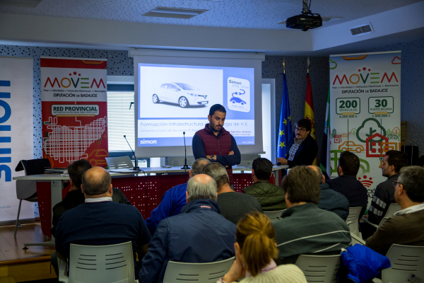 Imagen: El CID Zafra-Río Bodión acoge una nueva entrega de puntos de recarga de vehículos eléctricos a munic...