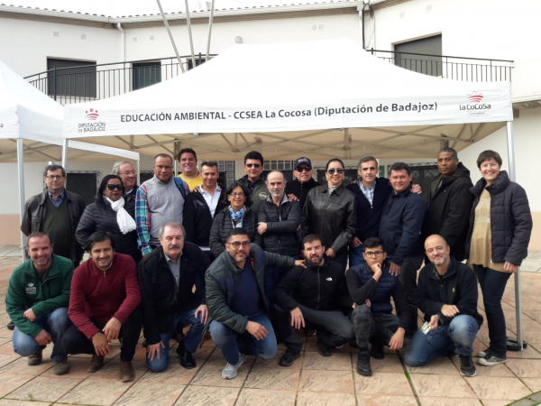 Imagen: Participantes del Programa Voluntarios Expertos de FELCODE visitan las instalaciones de la finca La...