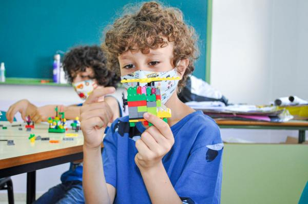 Imagen: Alumnos del curso Experto Profesional en Robótica realizan sus prácticas como monitores de campament...