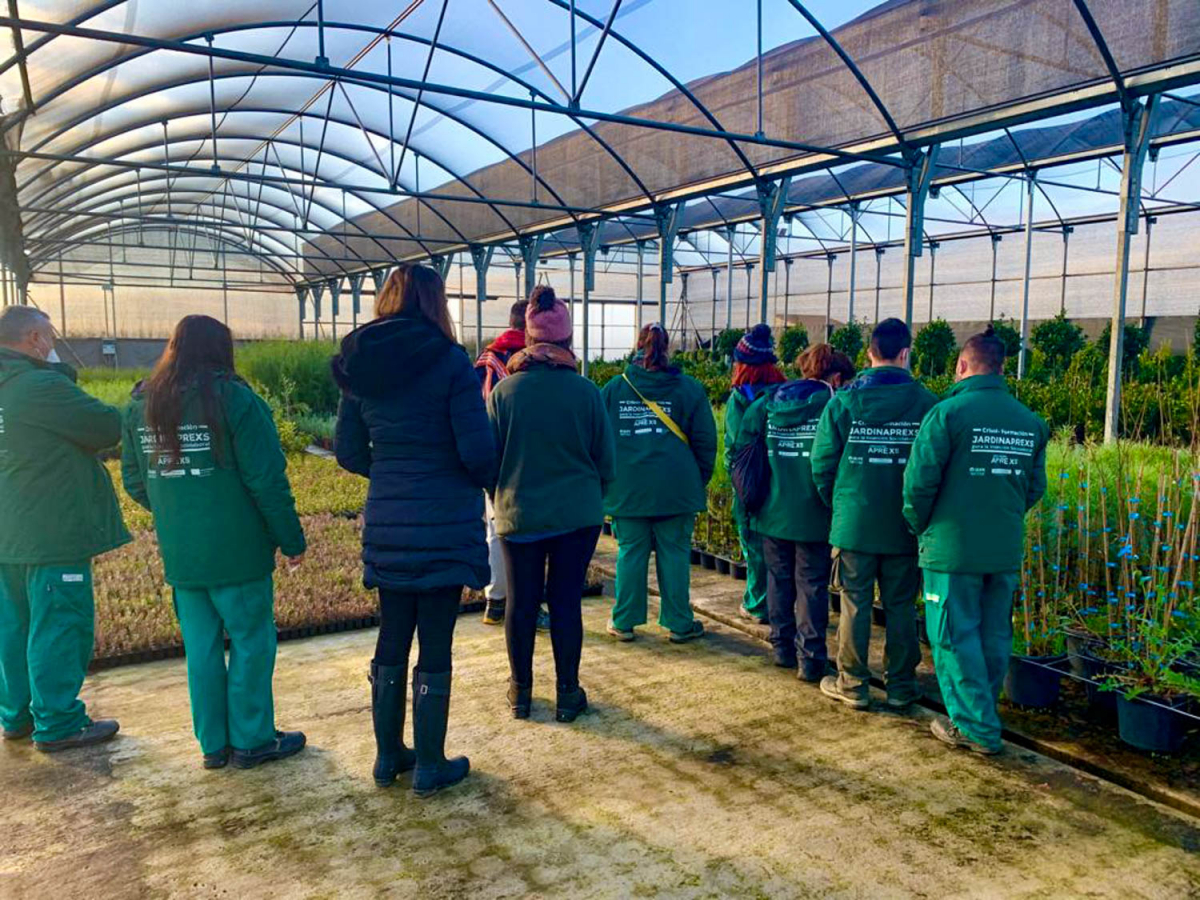 Alumnos de la Asociación Aprexs de Don Benito visitan el Vivero Provincial de la Diputación de Badajoz