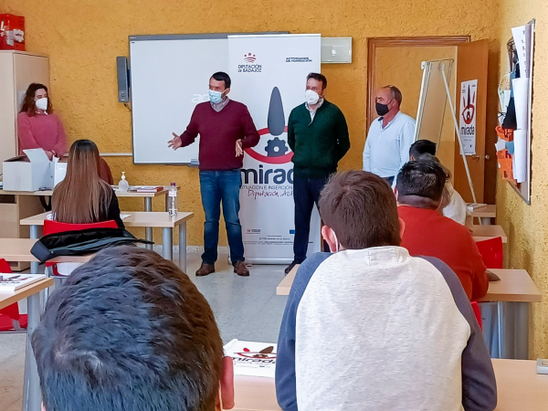 Imagen: Inaugurado un curso de Instalaciones solares fotovoltaicas en Hornachos, impulsado por la Diputación...