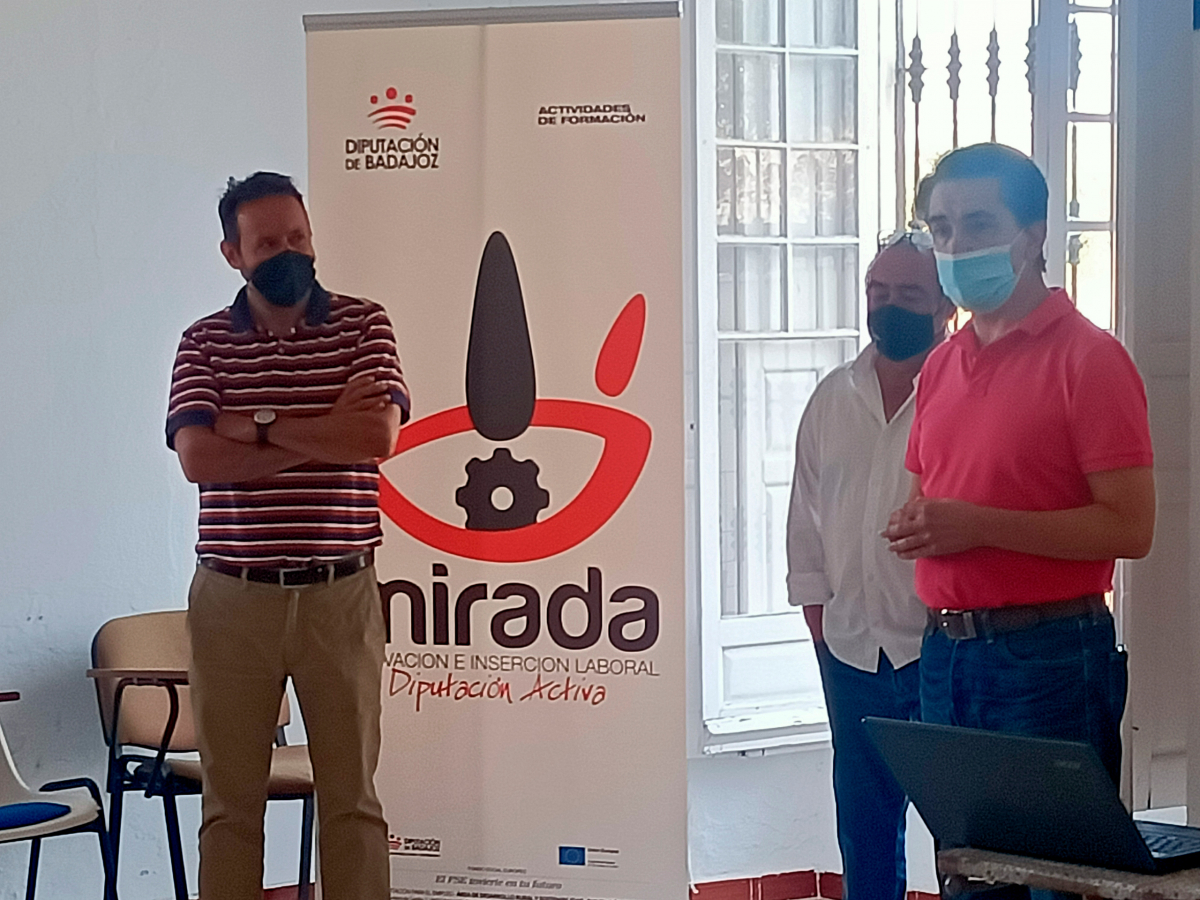 Comienza en Barcarrota una acción formativa de ‘Especialista en trabajos de descorche y poda de encinas y alcornoques’