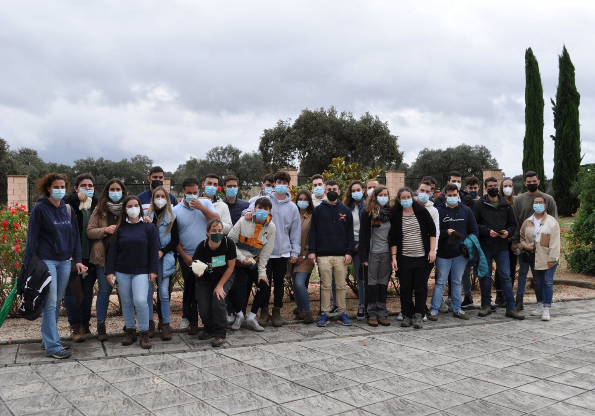 El proyecto pionero ‘Lana Regenerativa para mantener viva la dehesa’ que pone en valor los recursos naturales extremeño visita la finca La Cocosa