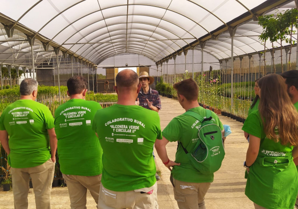 Imagen: El Vivero Provincial de Badajoz recibe la visita del alumnado del Programa Colaborativo Rural Alcone...