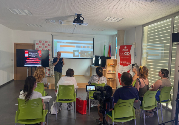 Imagen: Comienza el programa de formación práctica en competencias digitales para emprendedores y pequeñas e...