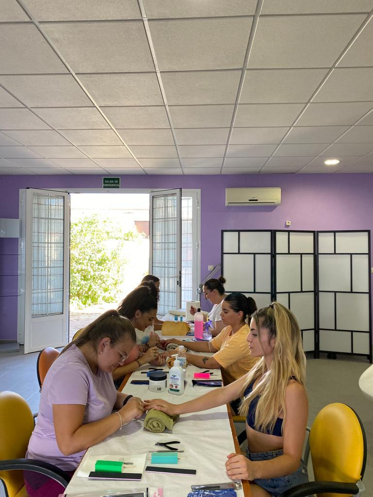 Inaugurada en Usagre la acción formativa de “Servicios Auxiliares de Estética’’