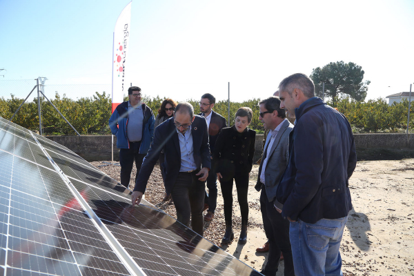 Imagen: El presidente de la Diputación presenta el proyecto de instalación de paneles fotovoltaicos para aut...