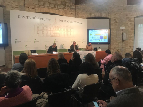 Imagen: La Diputación de Badajoz ha presentado en Jaén el proyecto piloto de Agenda Urbana de Valverde de Bu...