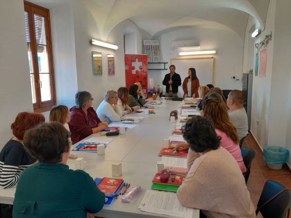Imagen: Comienza en Valencia del Ventoso la acción formativa en &quot;Atención sociosanitaria a personas dep...