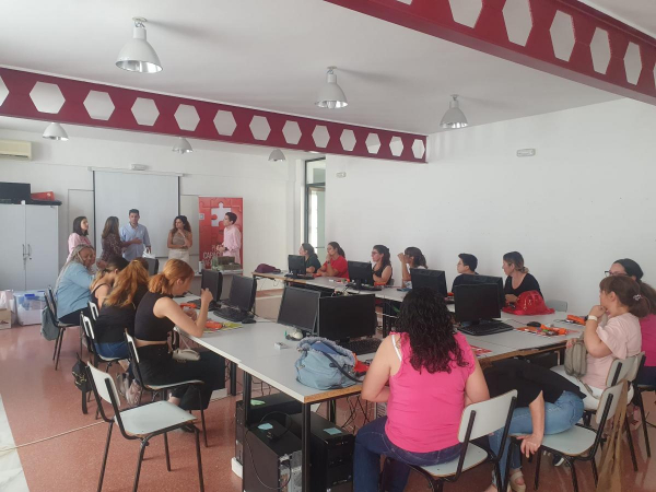 Imagen: 15 mujeres se forman en ‘’Cuidados especiales en enfermería geriátrica" en la localidad de Granja de...