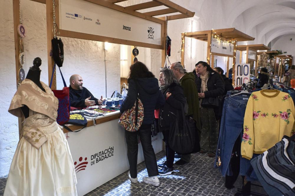 Imagen: El evento "Tejiendo Futuro" organizado por la Diputación de Badajoz abrió las puertas a la moda sost...