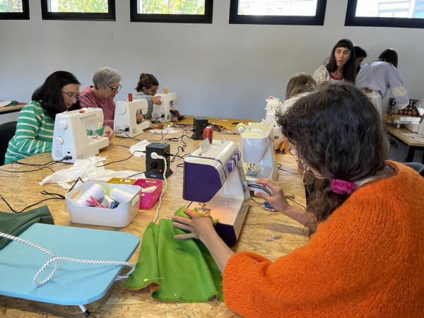 Imagen: La Diputación de Badajoz ha organizado el segundo ‘Repair Café’ e intercambio de ropa en el CITLab d...