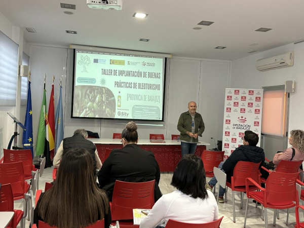 Imagen: Más de medio centenar de empresas turísticas, productores y almazaras de AOVE apuestan por el proyec...