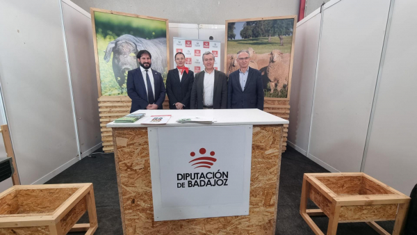 Imagen: El ganado selecto de la Finca ‘La Cocosa’ ha participado un año más en la Feria Artesanal y Ganadera...