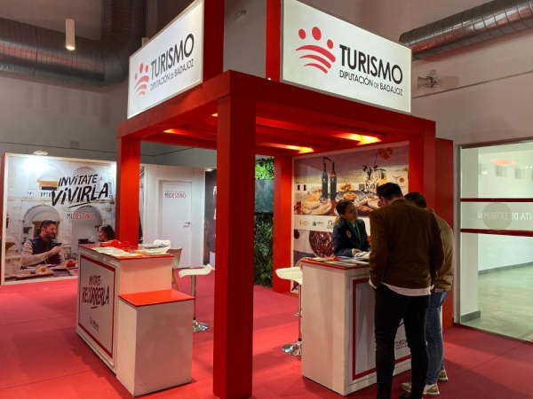 Imagen: La Diputación participa, con stand propio, en el 24 Salón del Vino y la Aceituna de Extremadura (IBE...