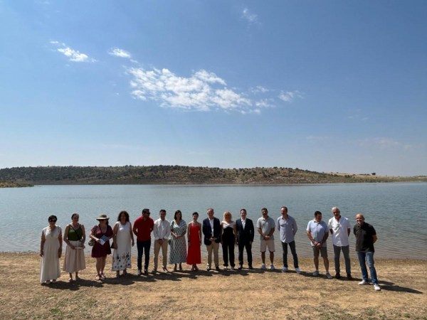 Imagen: Raquel del Puerto inaugura el Festival del Agua de Alange, que cumple su cuarta edición