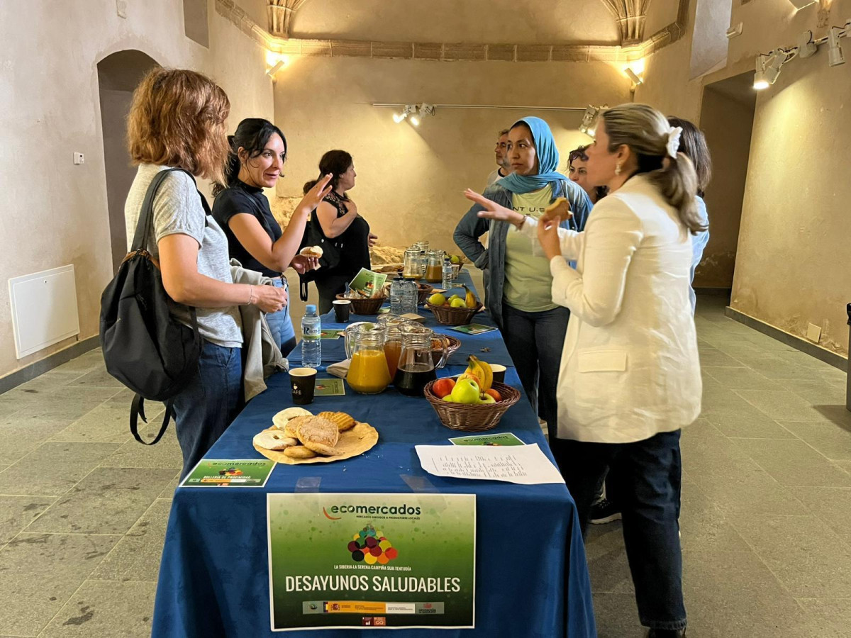 Gran acogida del Ecomercado en Calera de León dentro del XLV Día de la Mancomunidad de Tentudía