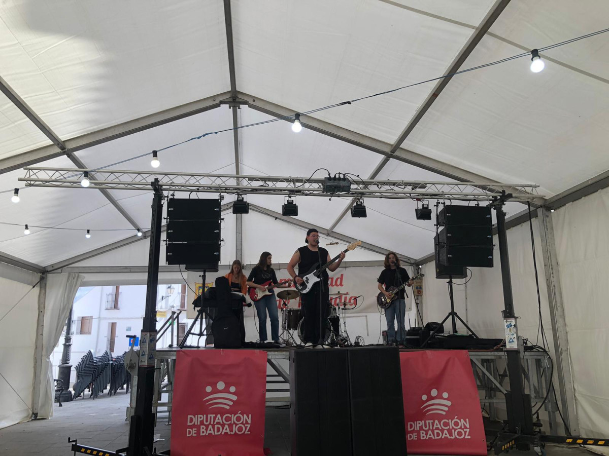 Gran acogida del Ecomercado en Calera de León dentro del XLV Día de la Mancomunidad de Tentudía