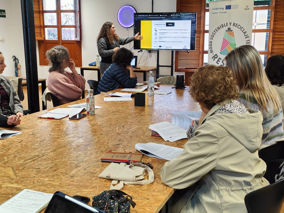 La Diputación de Badajoz impulsa la digitalización y la innovación sostenible del sector textil a través del proyecto transfronterizo RESOTEX