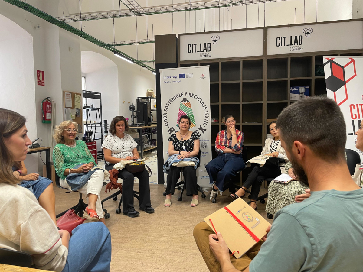 La Diputación de Badajoz impulsa el Laboratorio Textil Ecológico y lo consolida como herramienta clave contra la despoblación rural