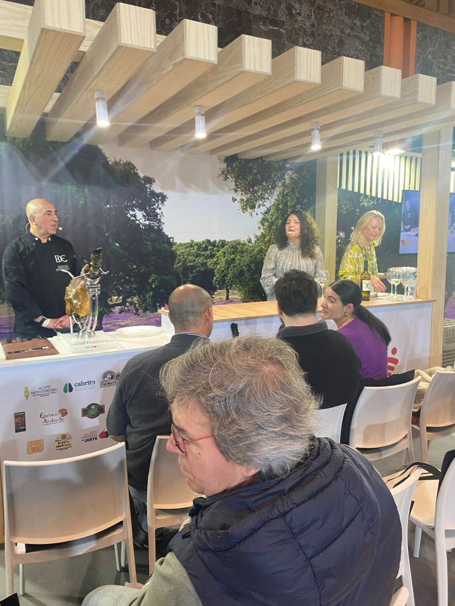 La Diputación de Badajoz promociona la gastronomía de ‘Calidad Diferenciada’ en Málaga H&amp;T 2026