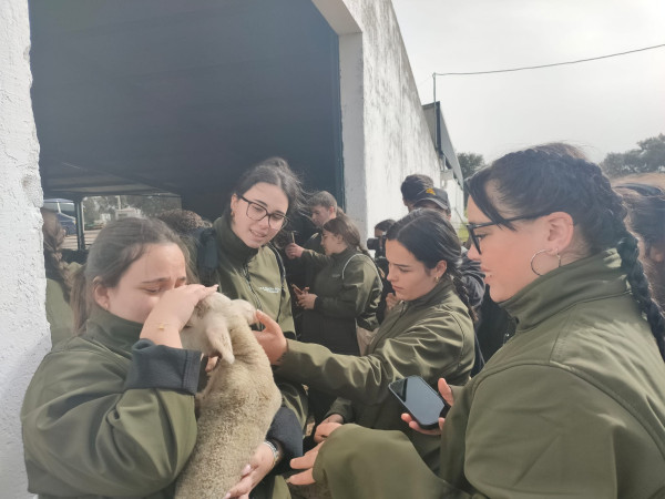 Imagen: La Diputación de Badajoz impulsa la Educación Agropecuaria con la visita del IES Nuestra Señora de B...